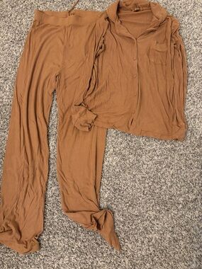 SKIMS Ribbed Button-Front Pajama Set in Caramel
